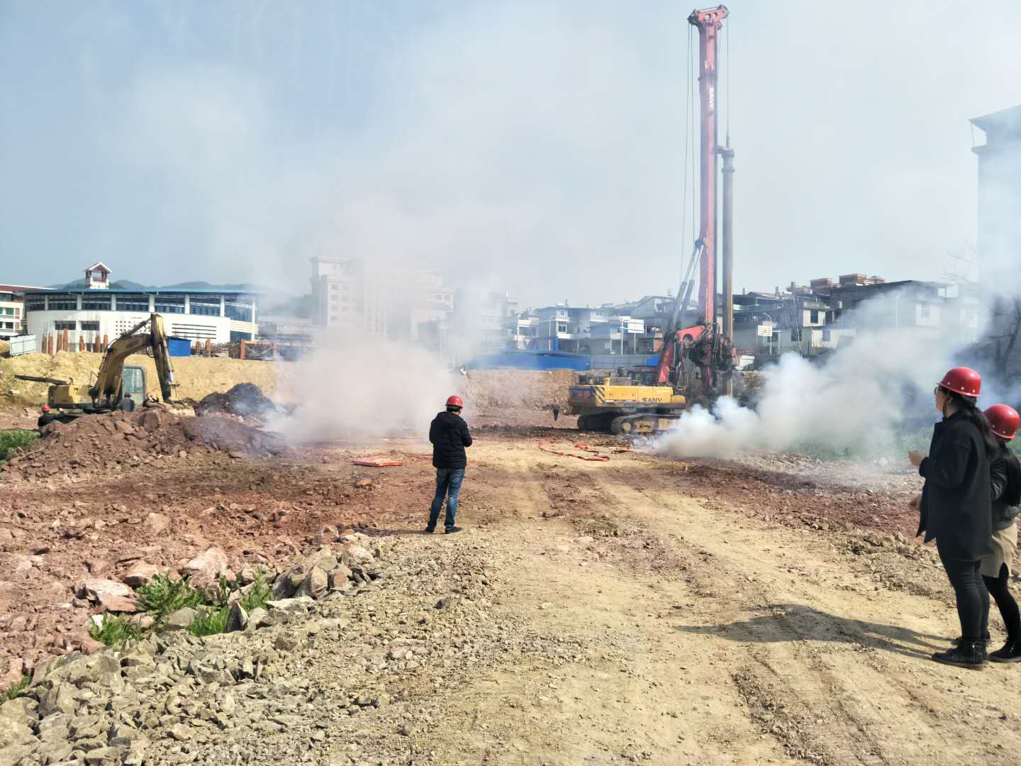 祝賀福建易順建筑工程有限公司承建的松溪縣工農路農貿市場(chǎng)及安置房綜合體項目工程開(kāi)機儀式