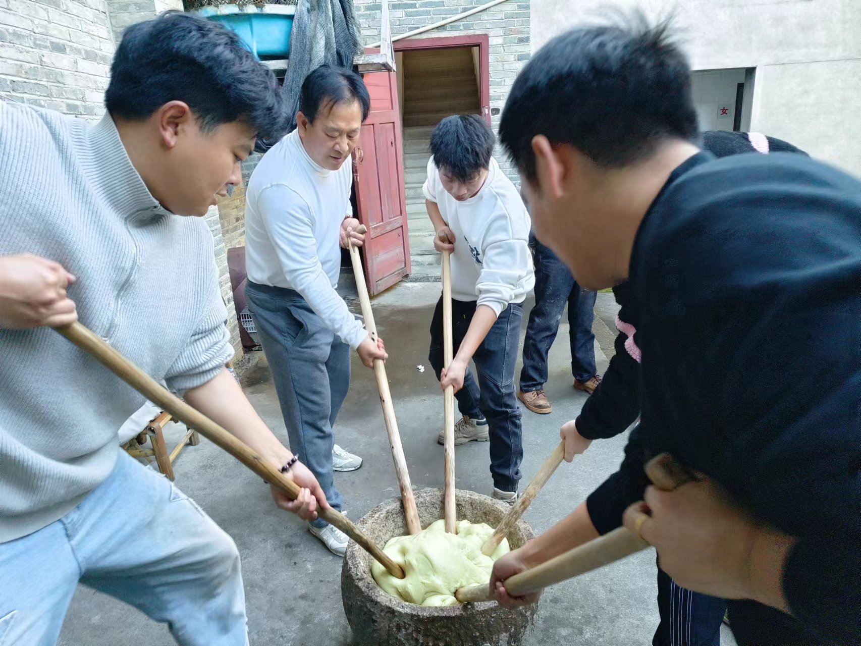 易順建工集團：體驗黃粿制作，傳承傳統文化